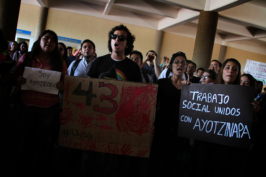 Acción Global por Ayotzinapa. Universidad de Sonora, 22 de octubre de 2014. Foto: Alonso Castillo