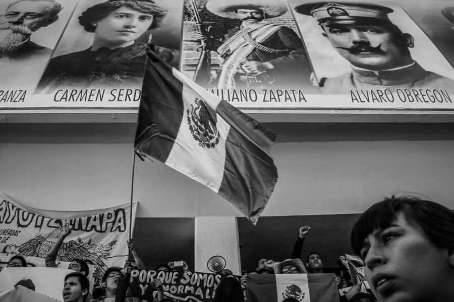 Toma del Congreso de Sonora en protesta por la desaparición de los 43 estudiantes de la Normal Isidro Burgos de Ayotzinapa (20 de noviembre de 2014). Foto: Alonso Castillo