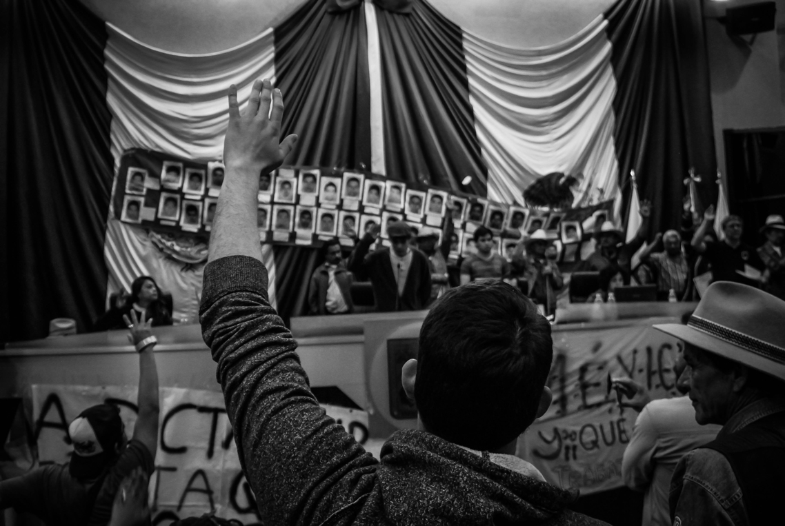 College students took the places of deputies for a Popular Assembly after the takeover of Congress in the state of Sonora to protest the disappearance of the 43 students Ayotzinapa in Iguala, Guerrero. Among other topics, students discussed dismiss Enrique Peña Nieto as president of Mexico.